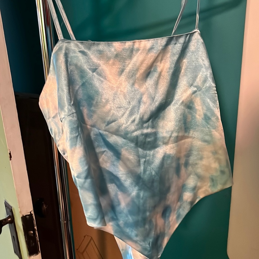 Tie back top